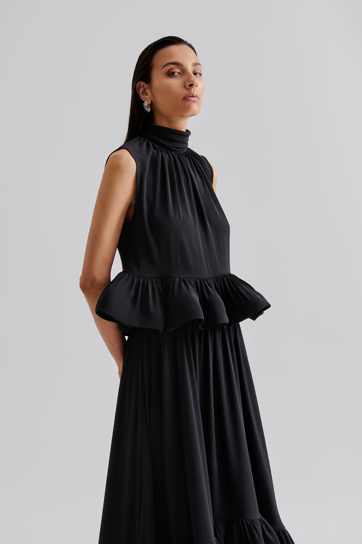 Lune Halterneck Frilled Hem Blouse - Svart