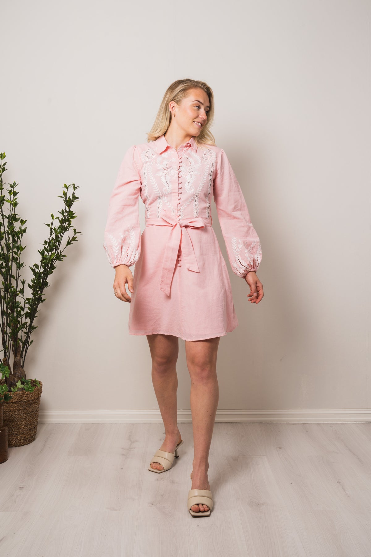 Berta Dress - Light Pink With Embroidery