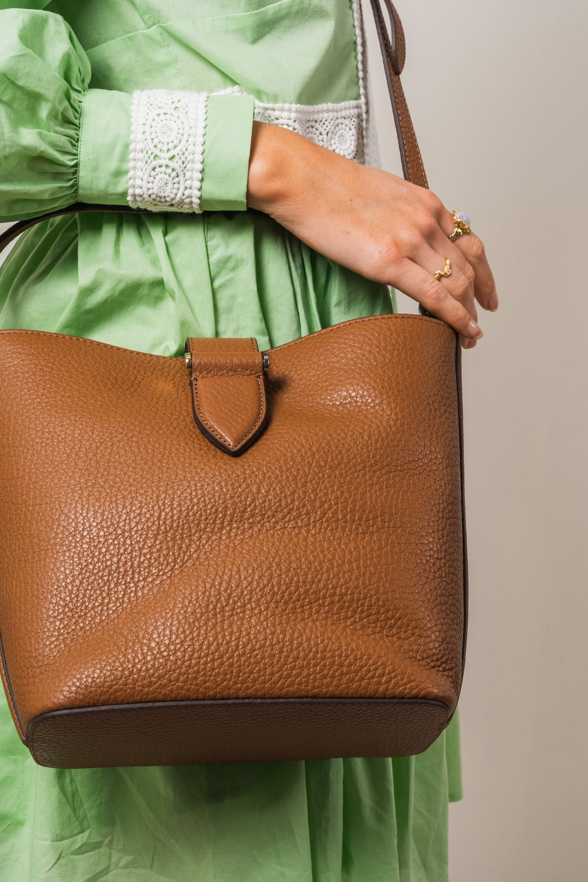 Lexie Small Bucket Bag - Cognac