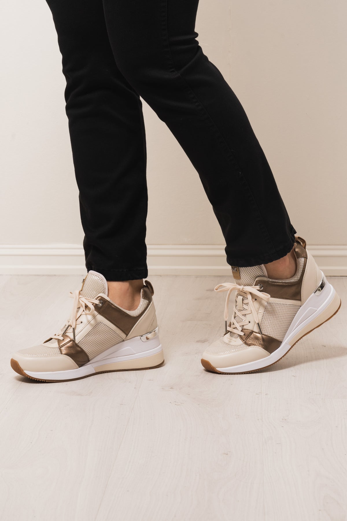 Georgie Trainer - Light Cream Multi