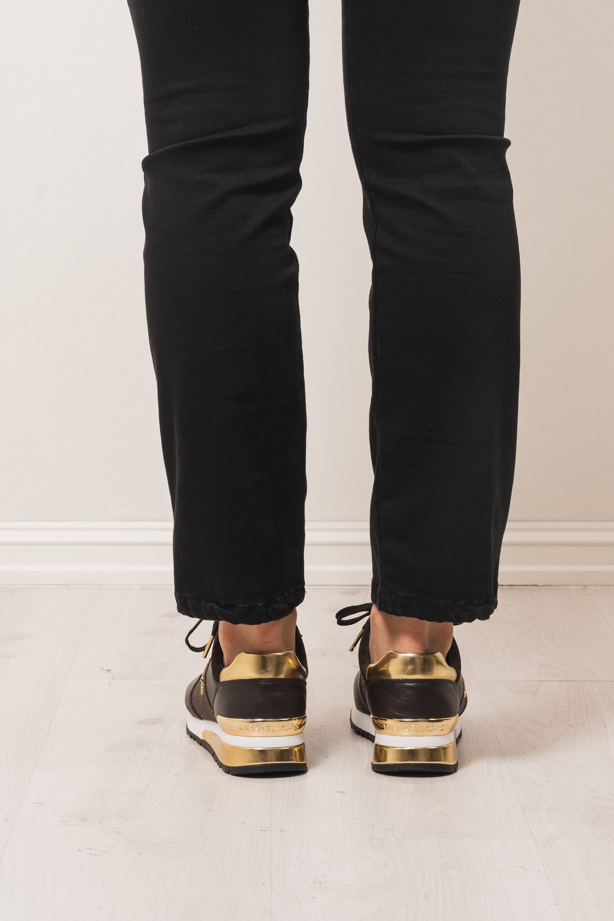 Allie Wrap Trainer - Brown