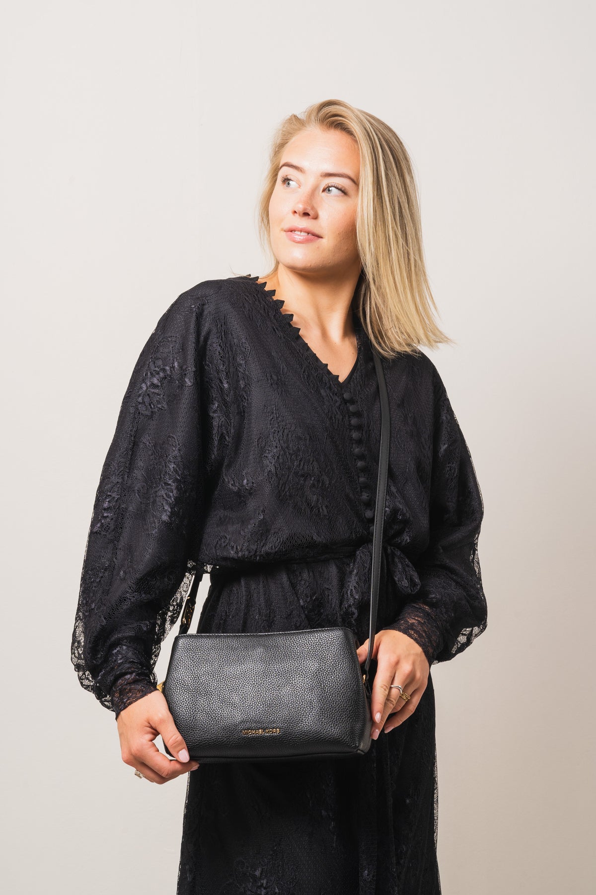 Kensington Medium Messenger Bag - Black