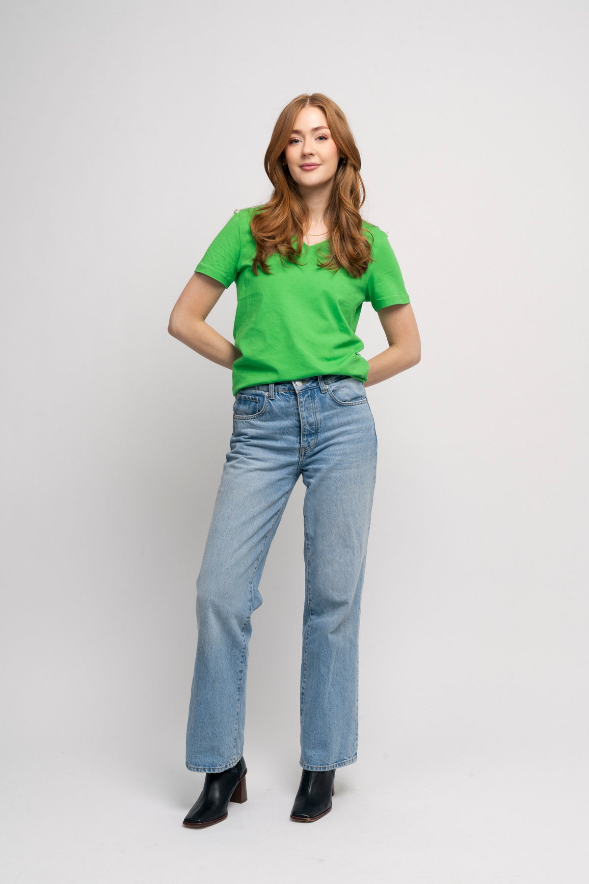 Essential SS V-Neck Tee - Classic Green