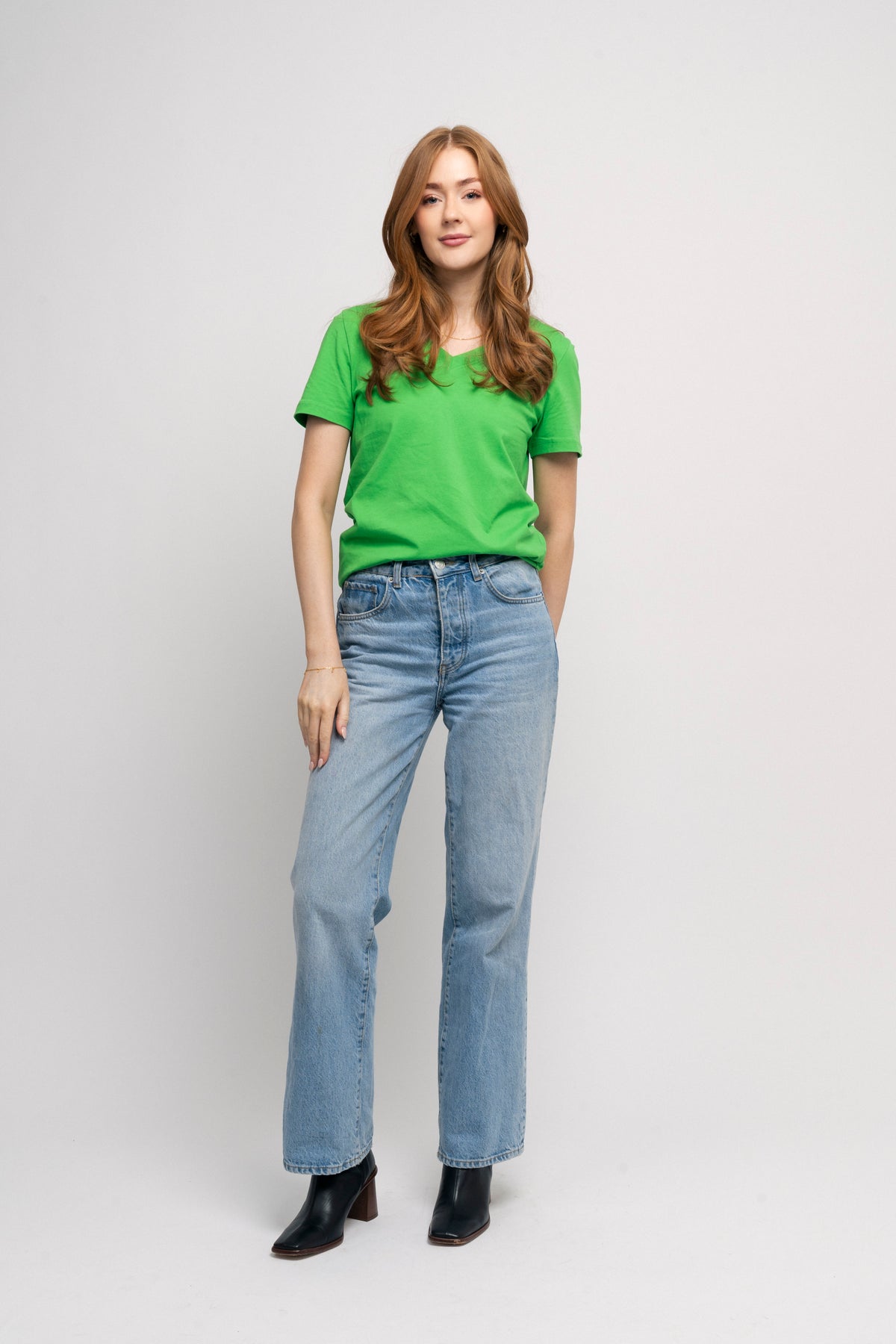 Essential SS V-Neck Tee - Classic Green