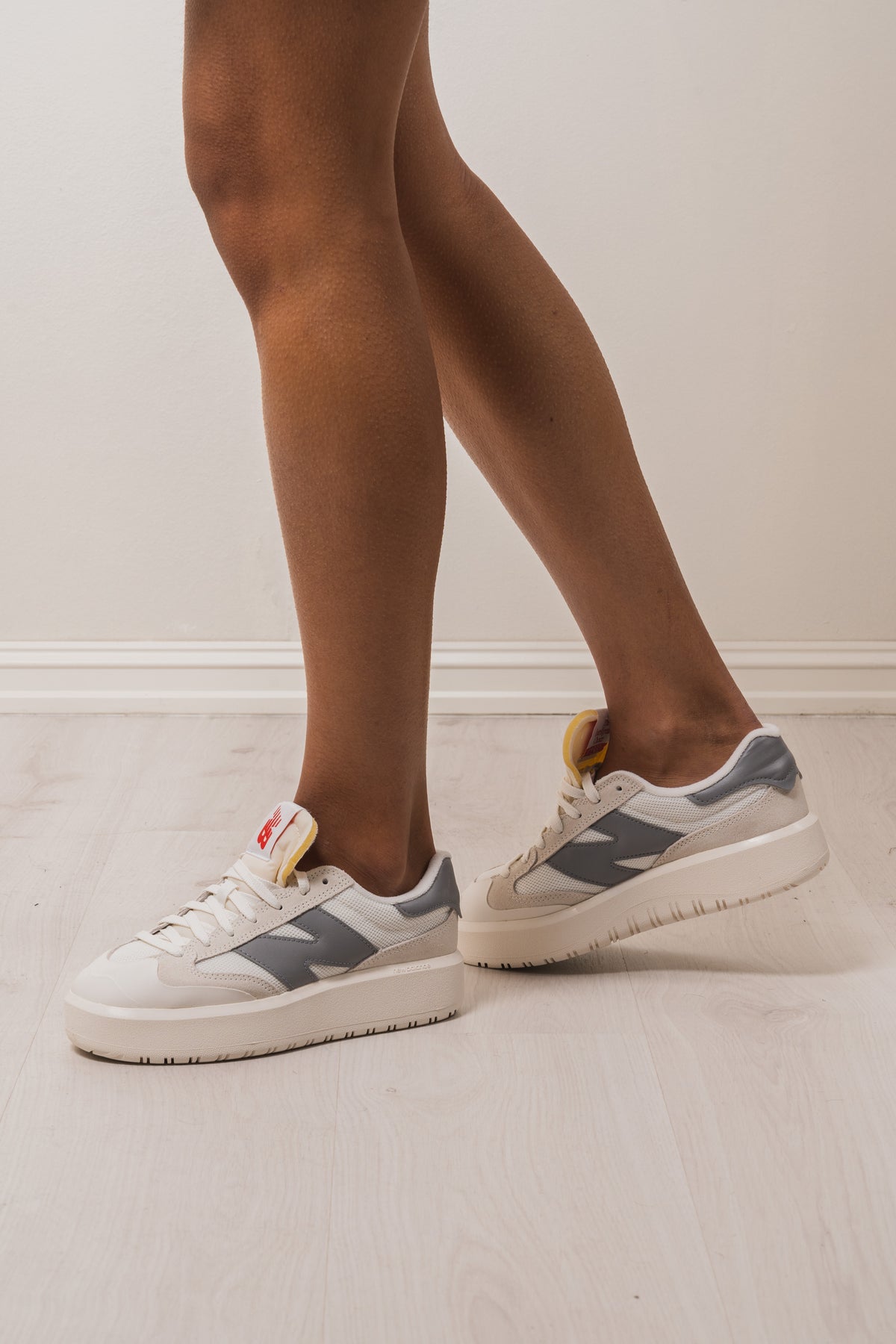 CT302 - Sea Salt Shadow Grey/Team Red
