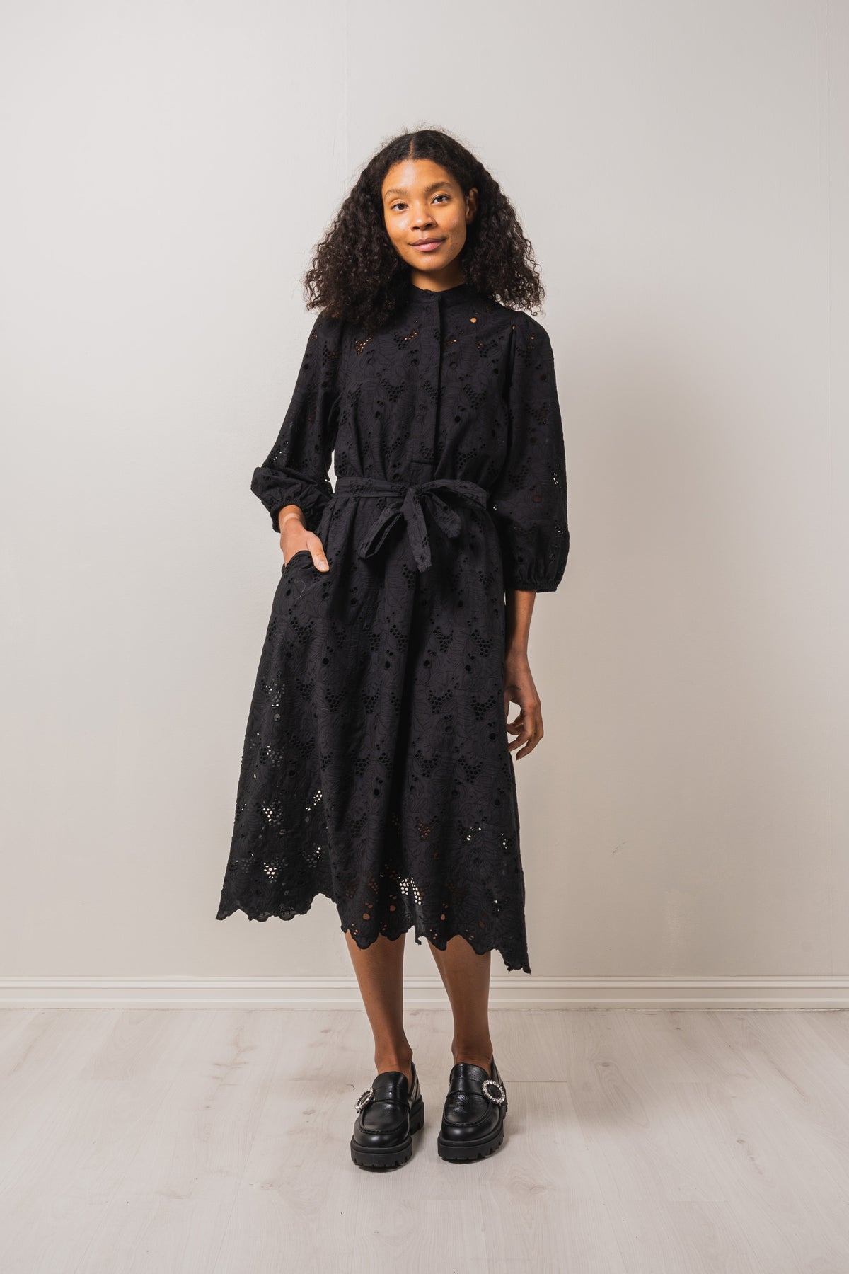 Yaskanga 7/8 Midi Dress - Black