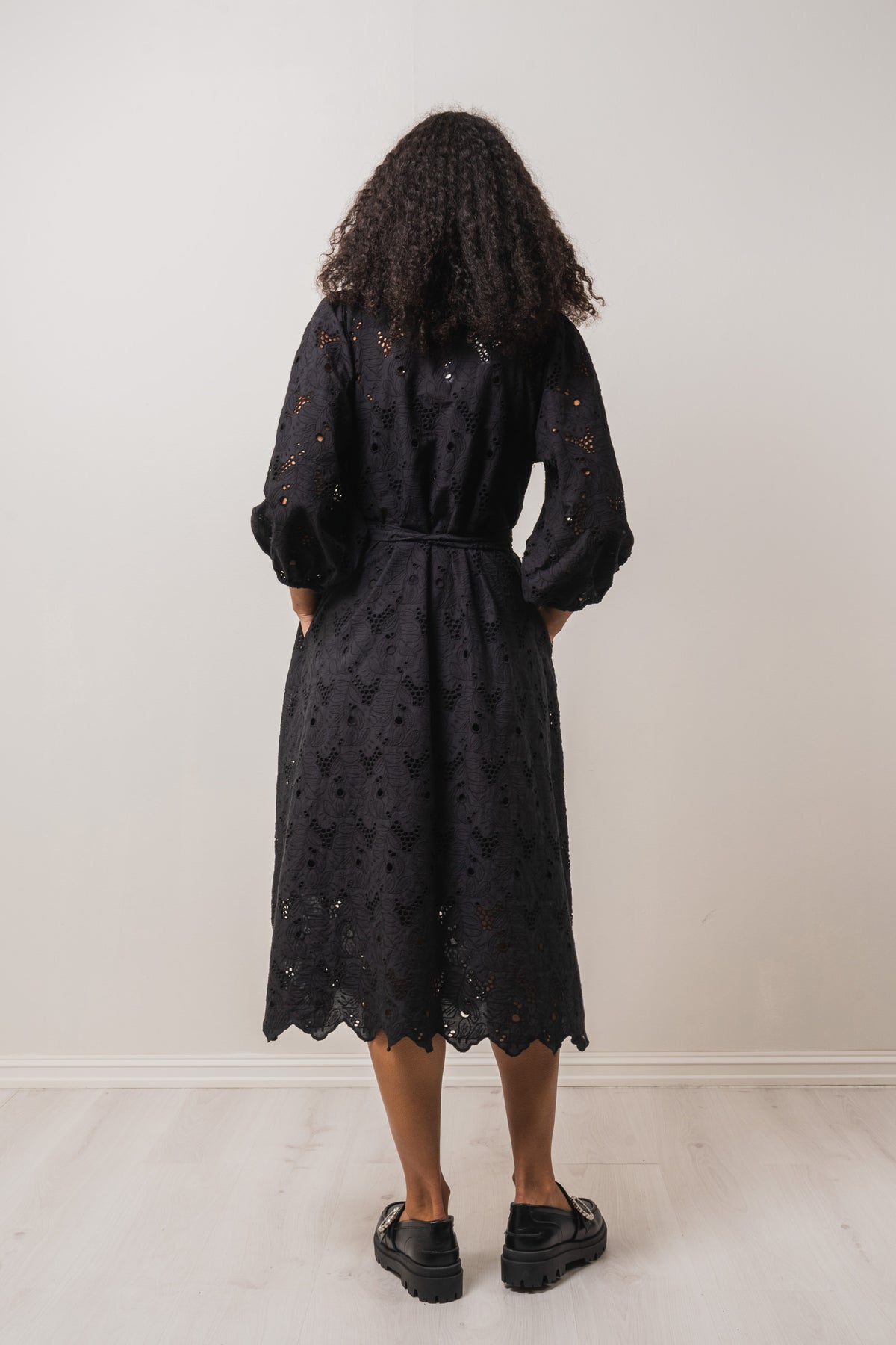 Yaskanga 7/8 Midi Dress - Black