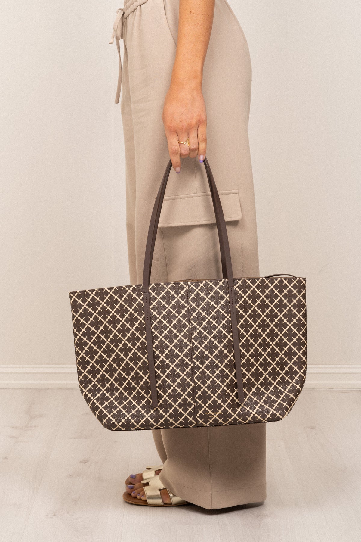 Abigail Toteväska - Warm Brown