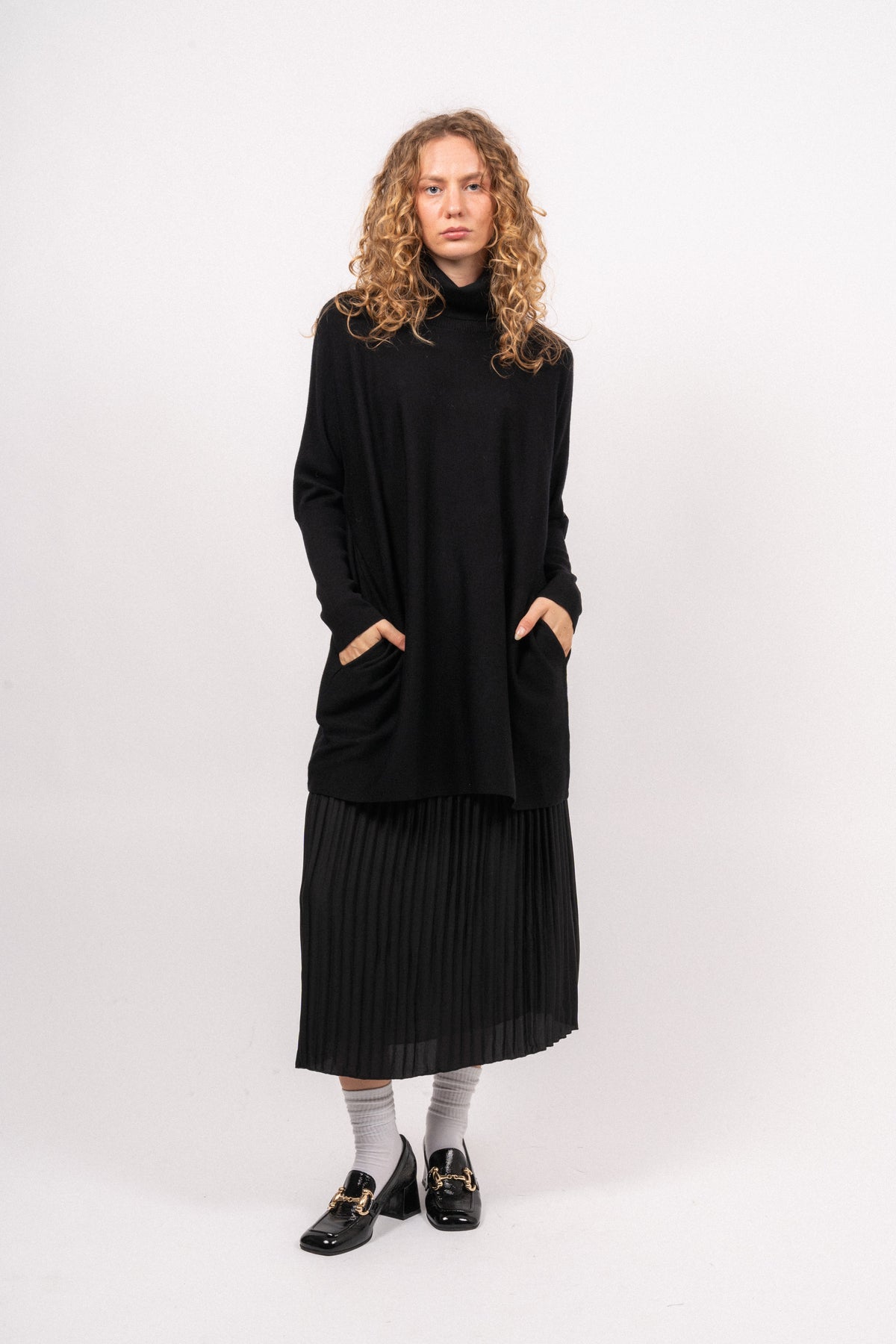 Merino Long Wide Turtleneck - Black