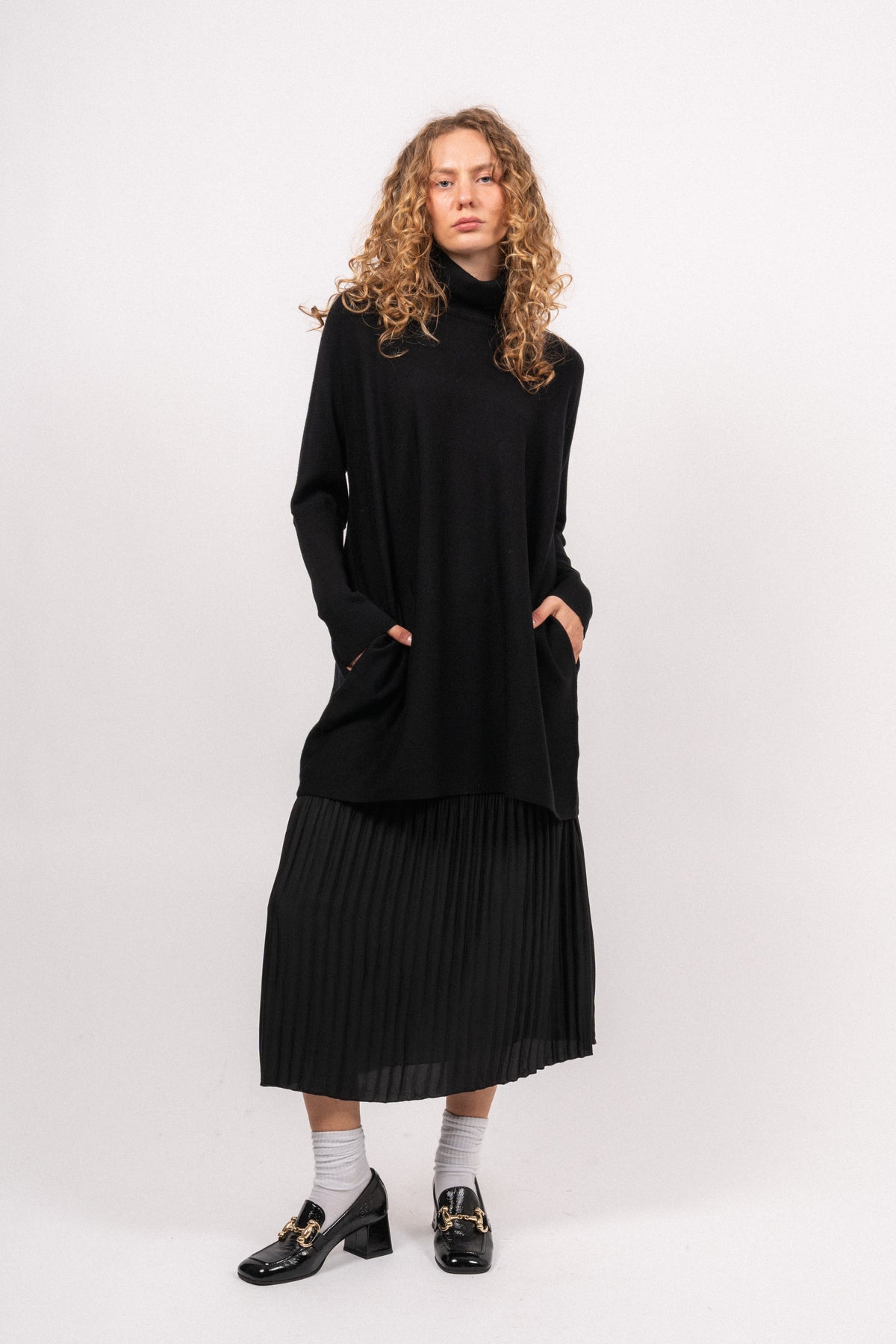 Merino Long Wide Turtleneck - Black