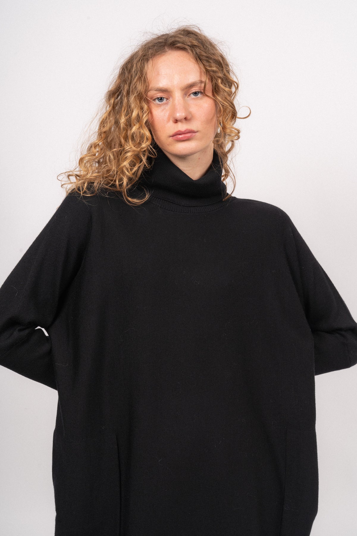 Merino Long Wide Turtleneck - Black