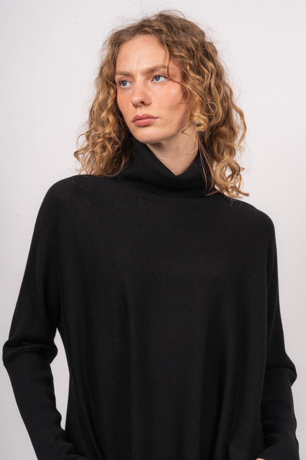 Merino Long Wide Turtleneck - Black
