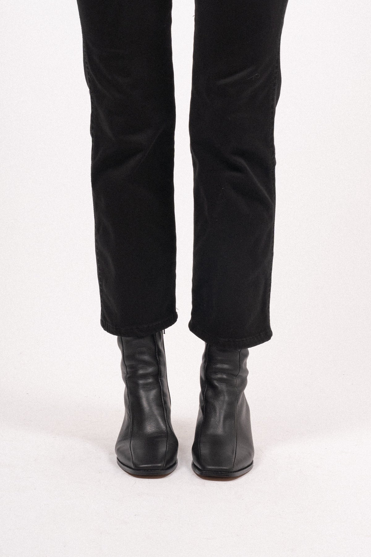 Pega - Black