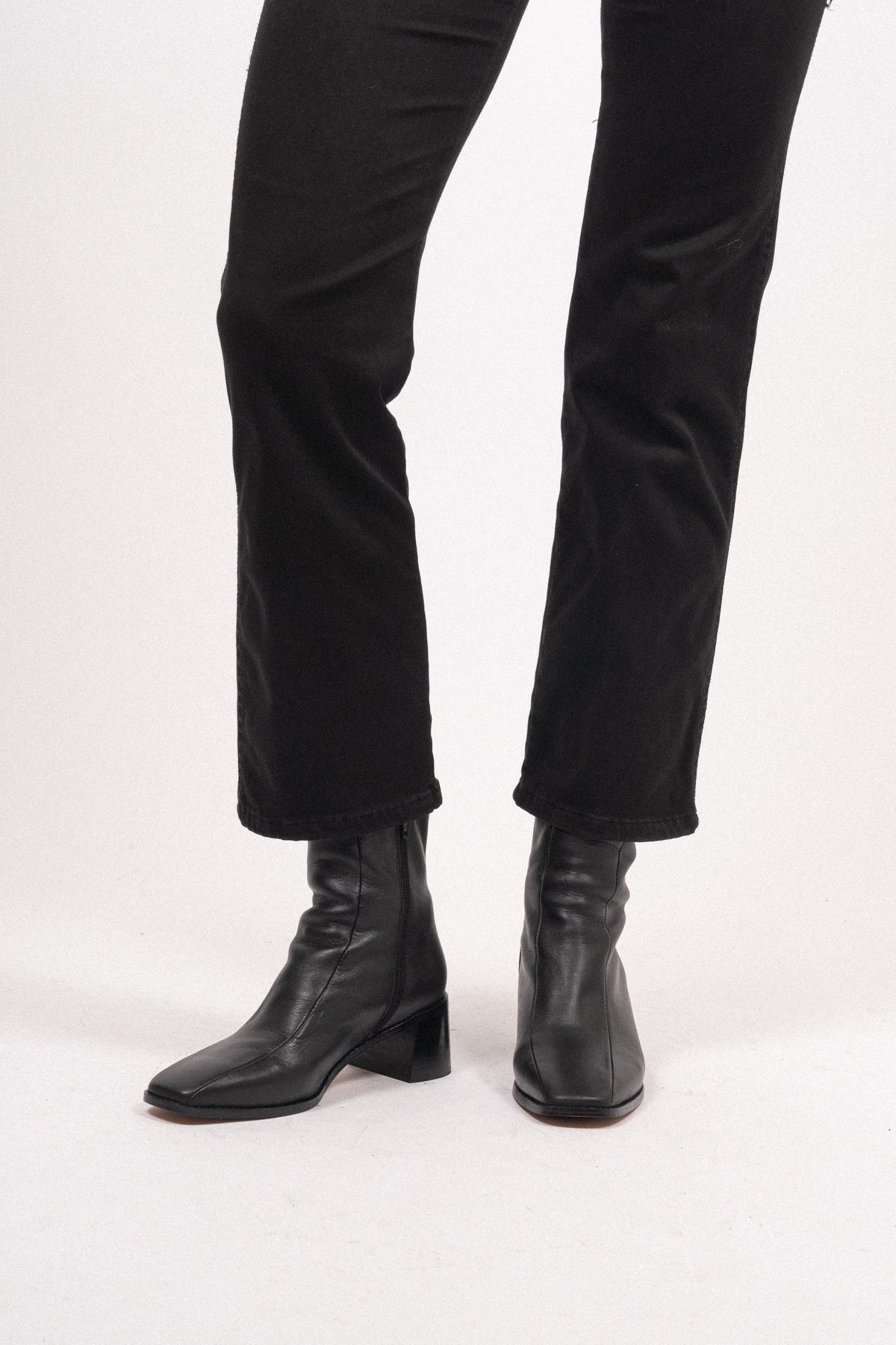 Pega - Black