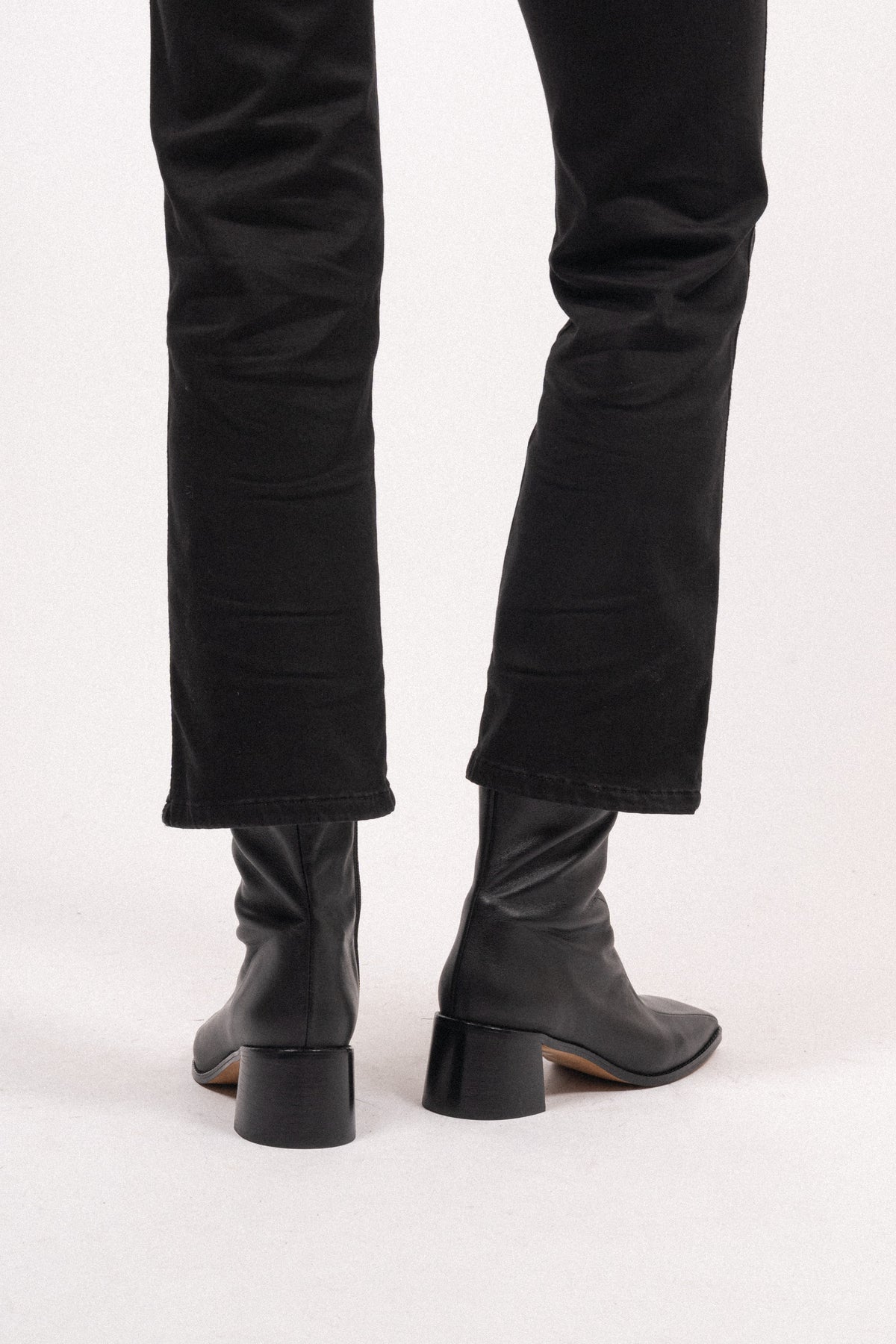 Pega - Black