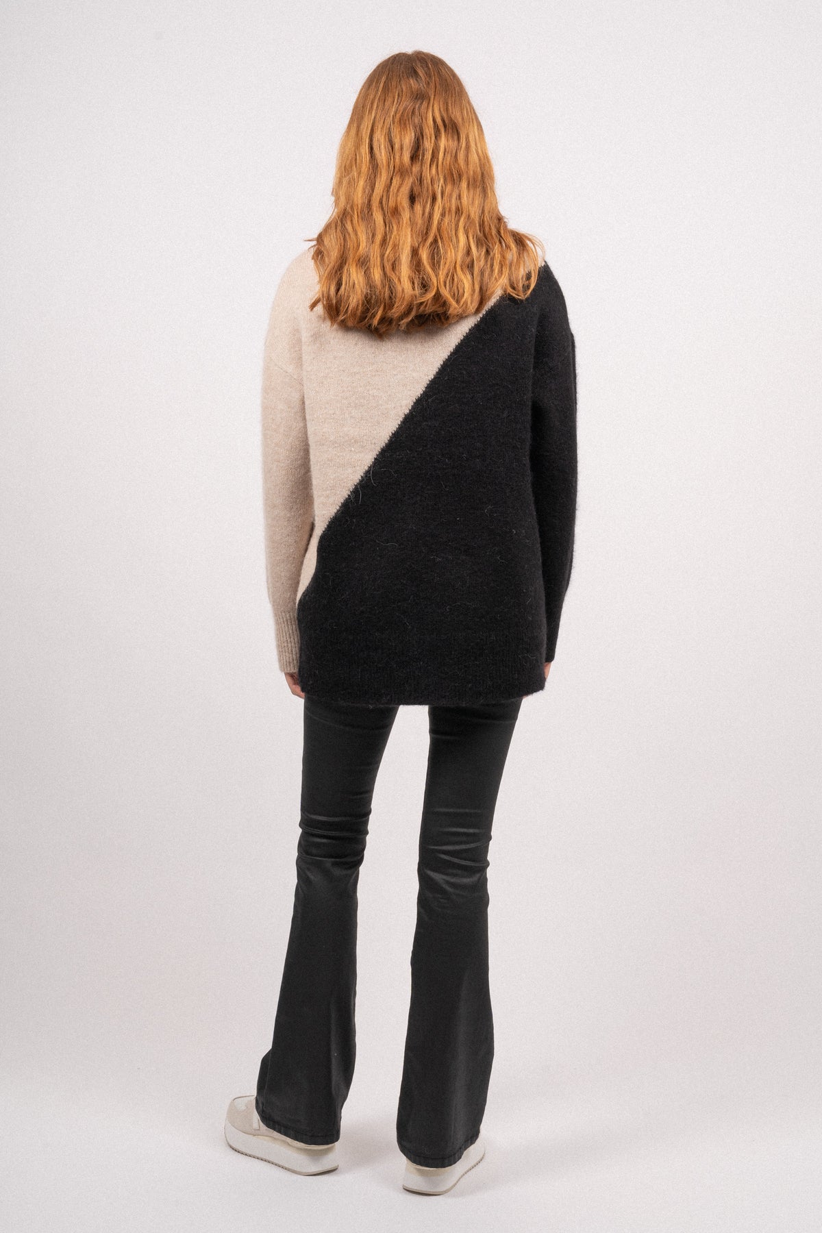 Alva LS Long O-Neck Knit - Black Birch