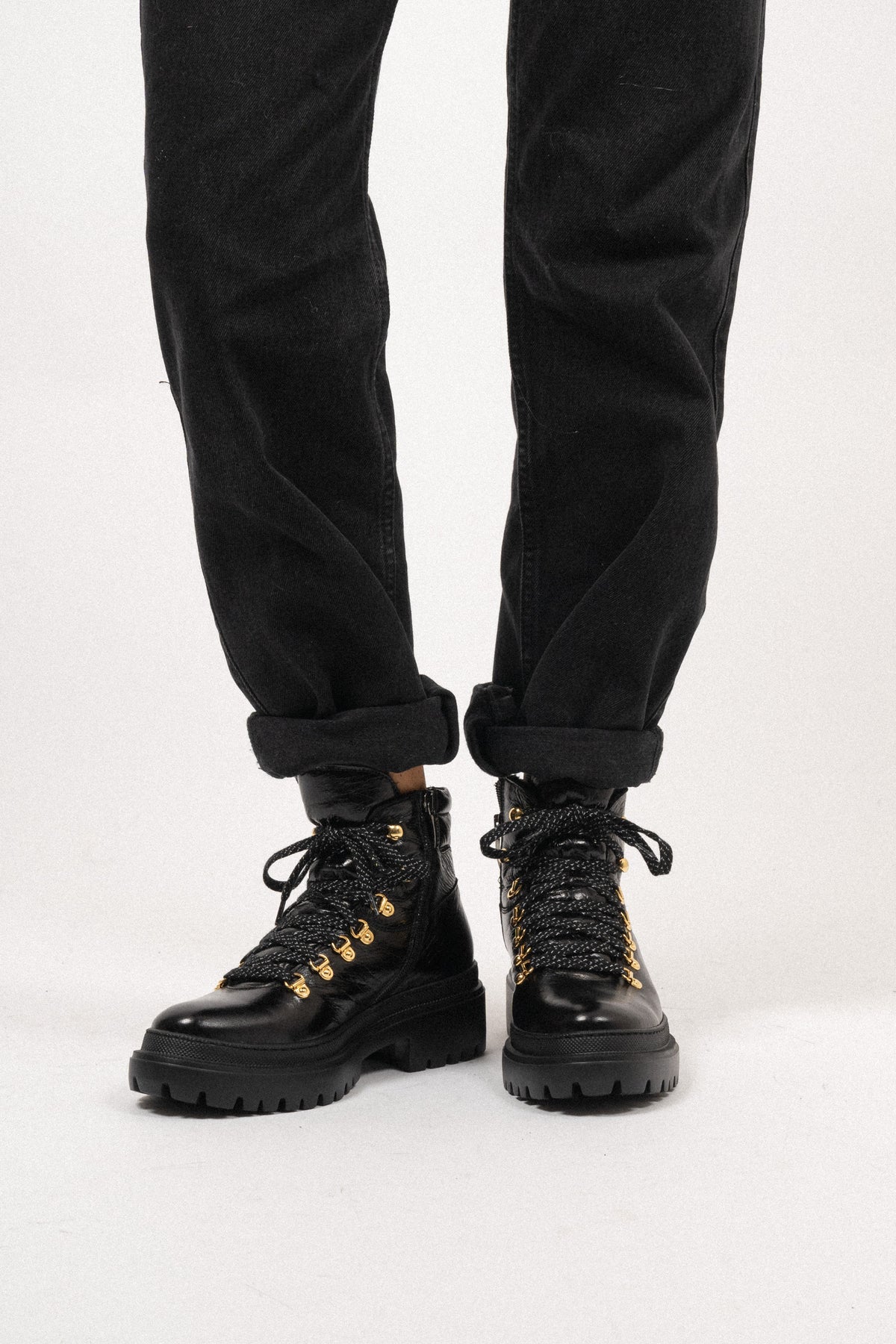 9381M Nero - Creta Nero/Gold
