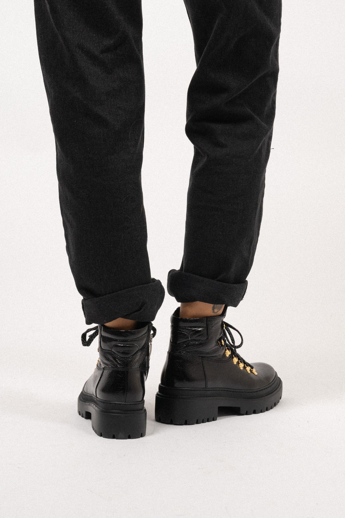 9381M Nero - Creta Nero/Gold