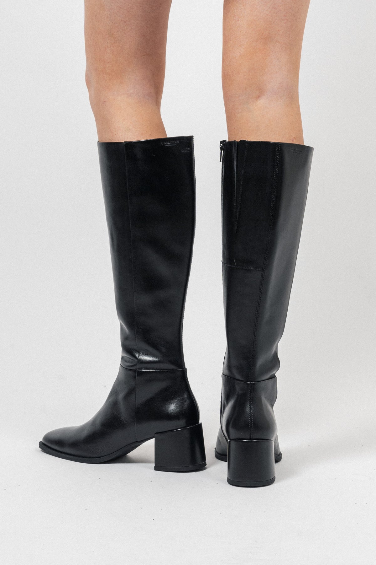 5209 Stina - Black