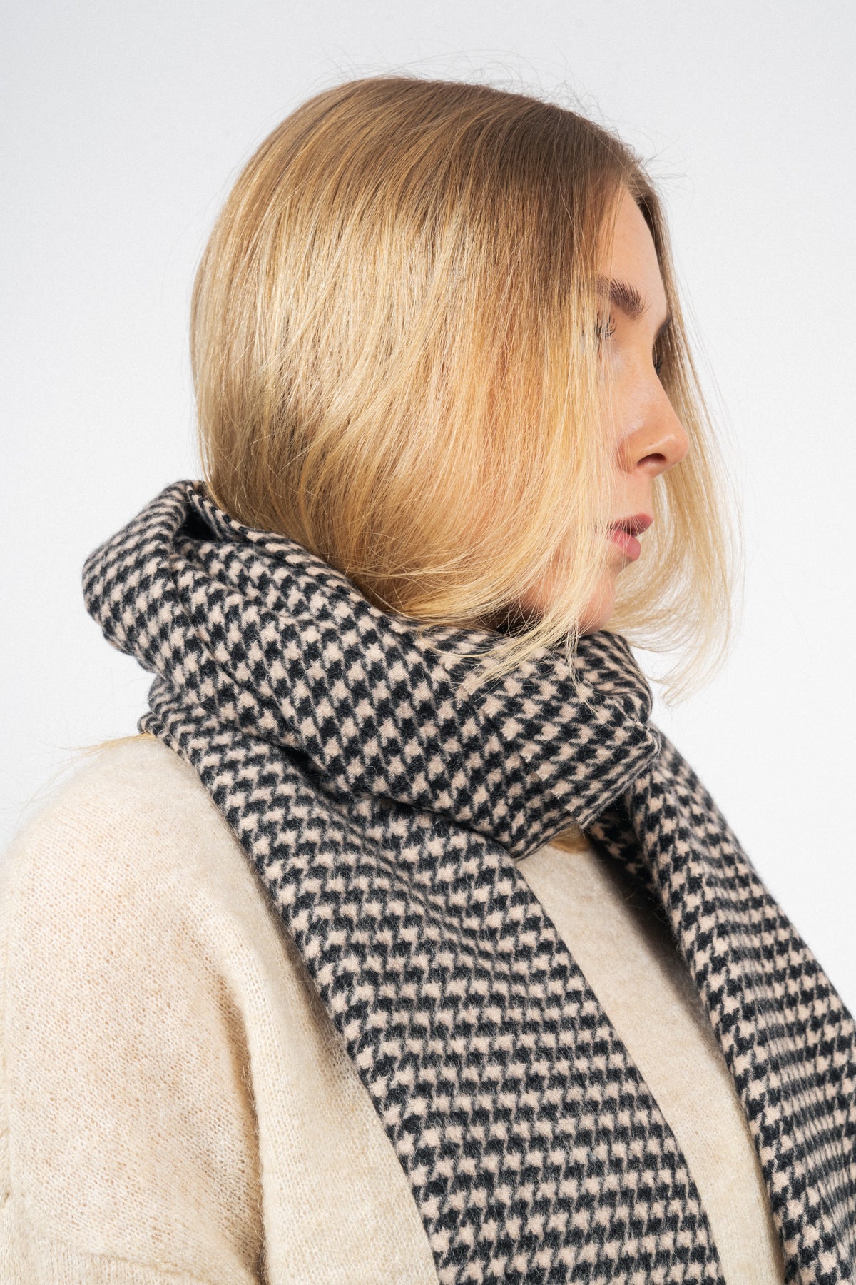 Ninni Houndstooth Scarf - Black