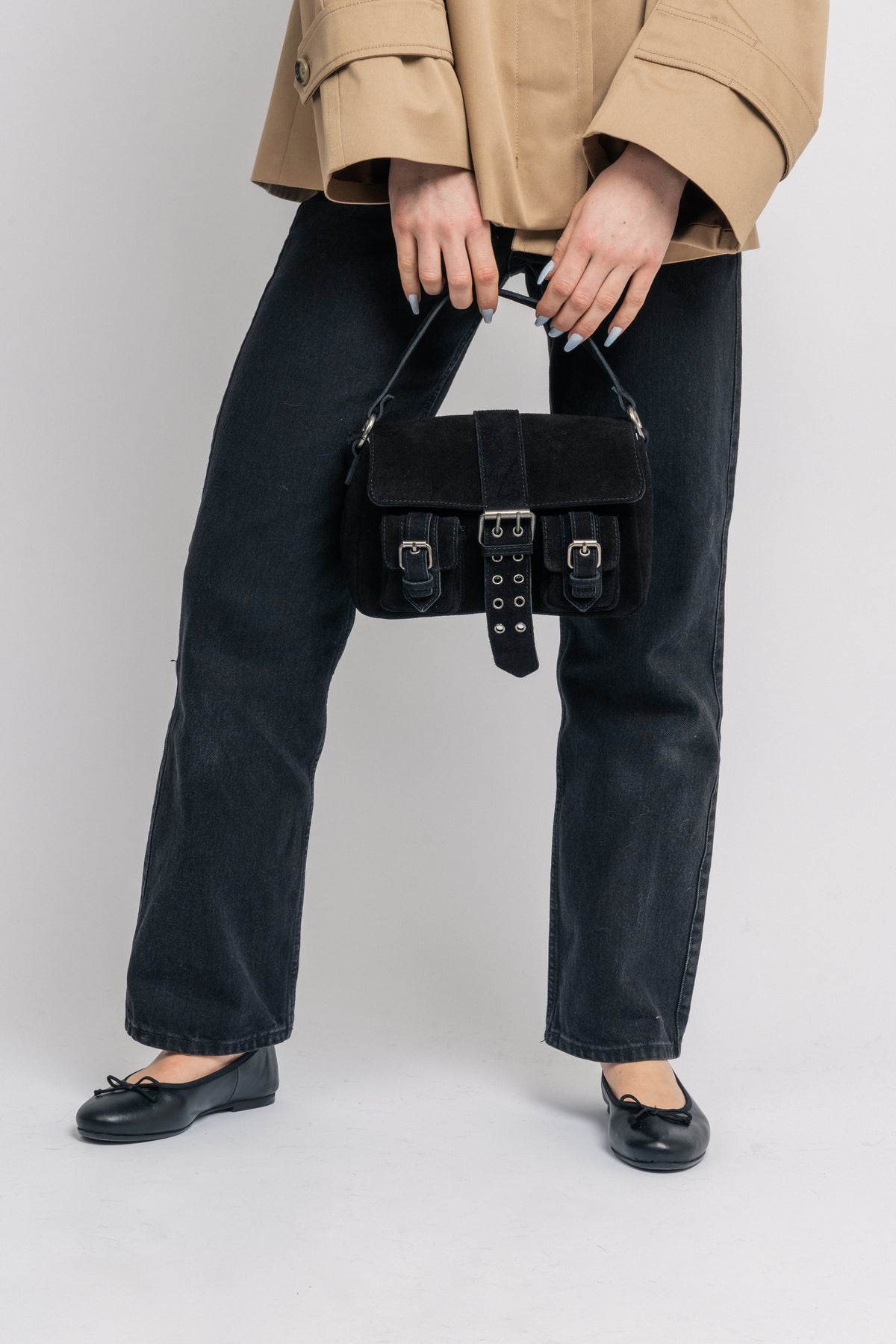 Honey Buckle Suede - Black