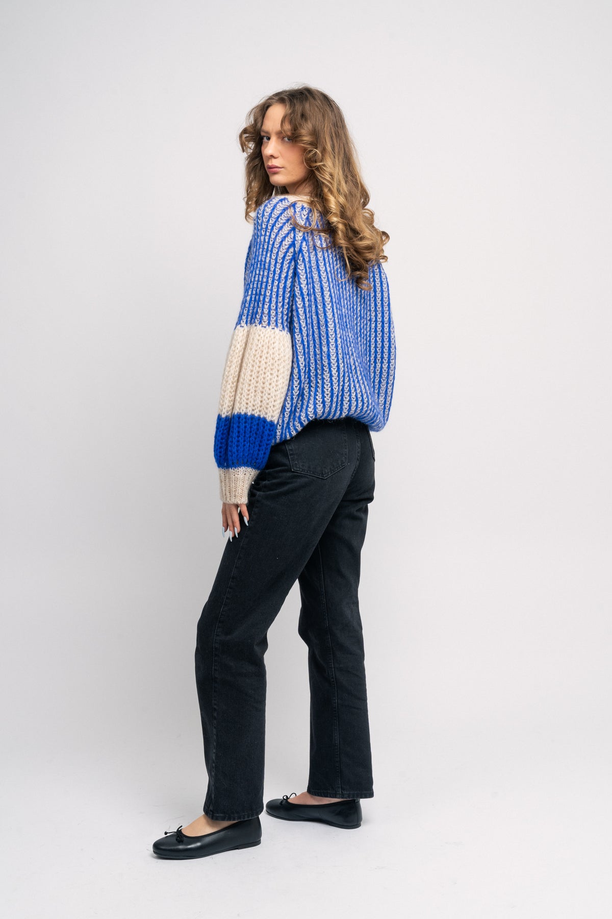Liana Stickad Tröja - Cream/Cobalt Blue