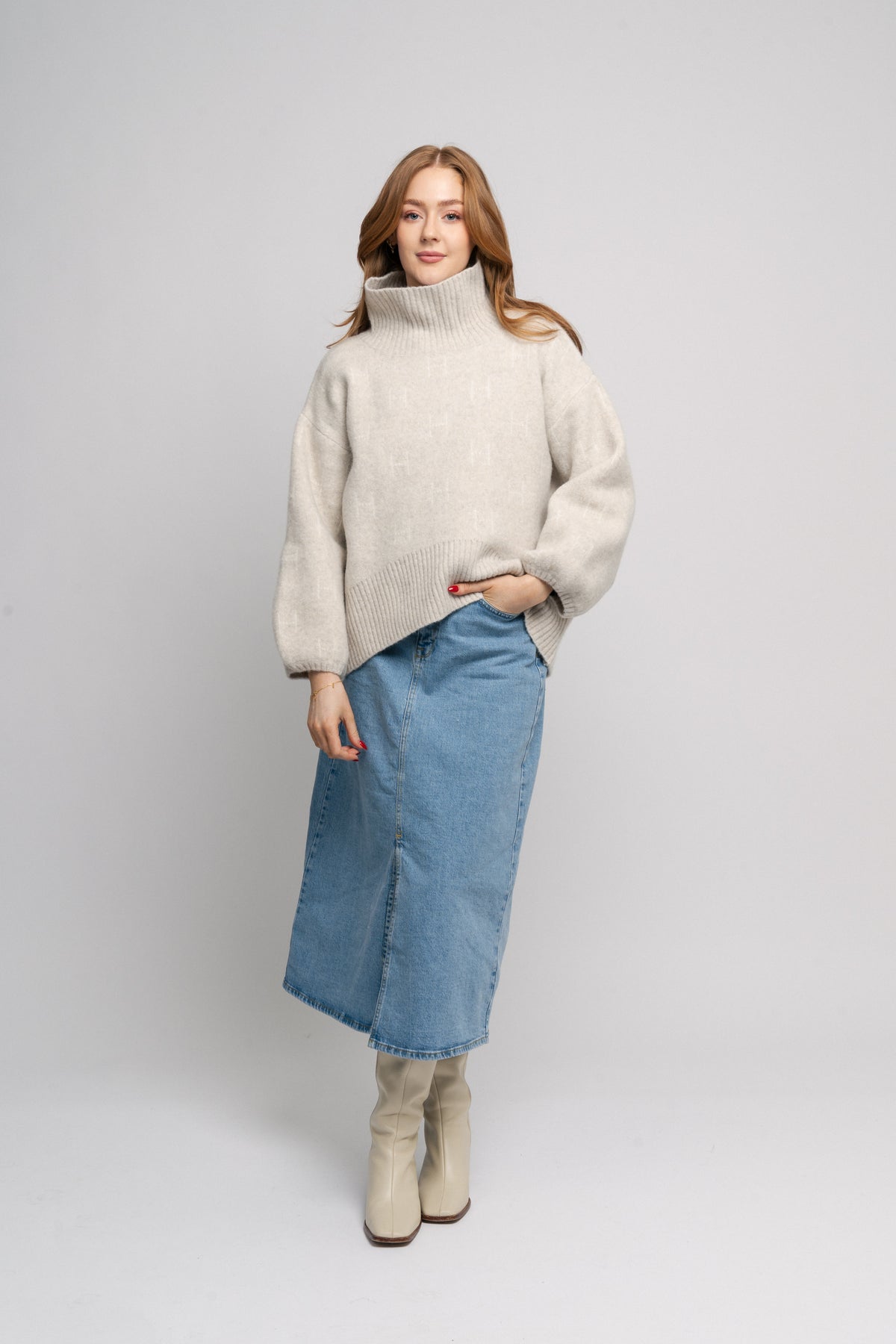 Fam Sweater Short - Bone White