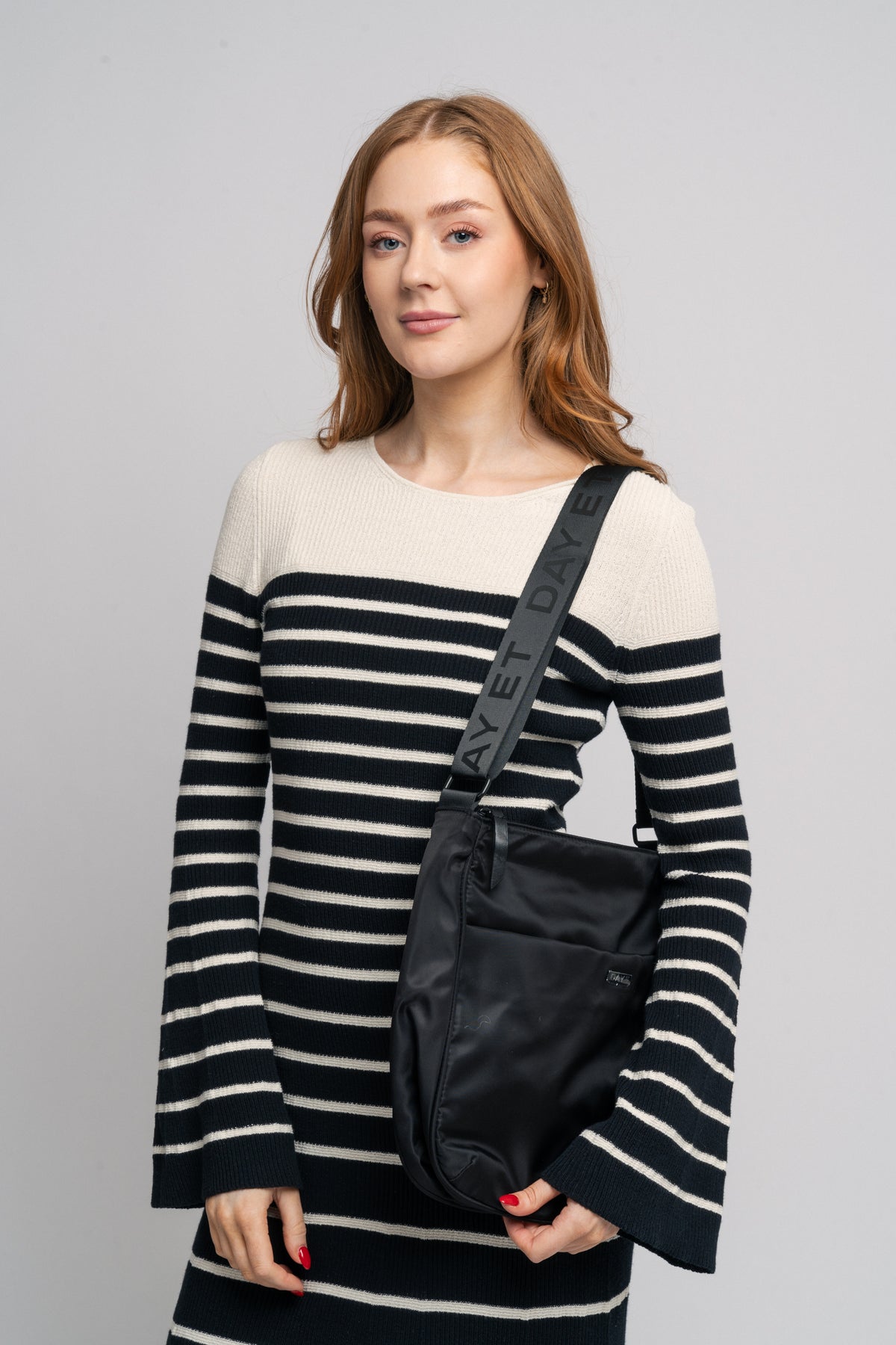 Day RE-LB Tonal Esse - Black