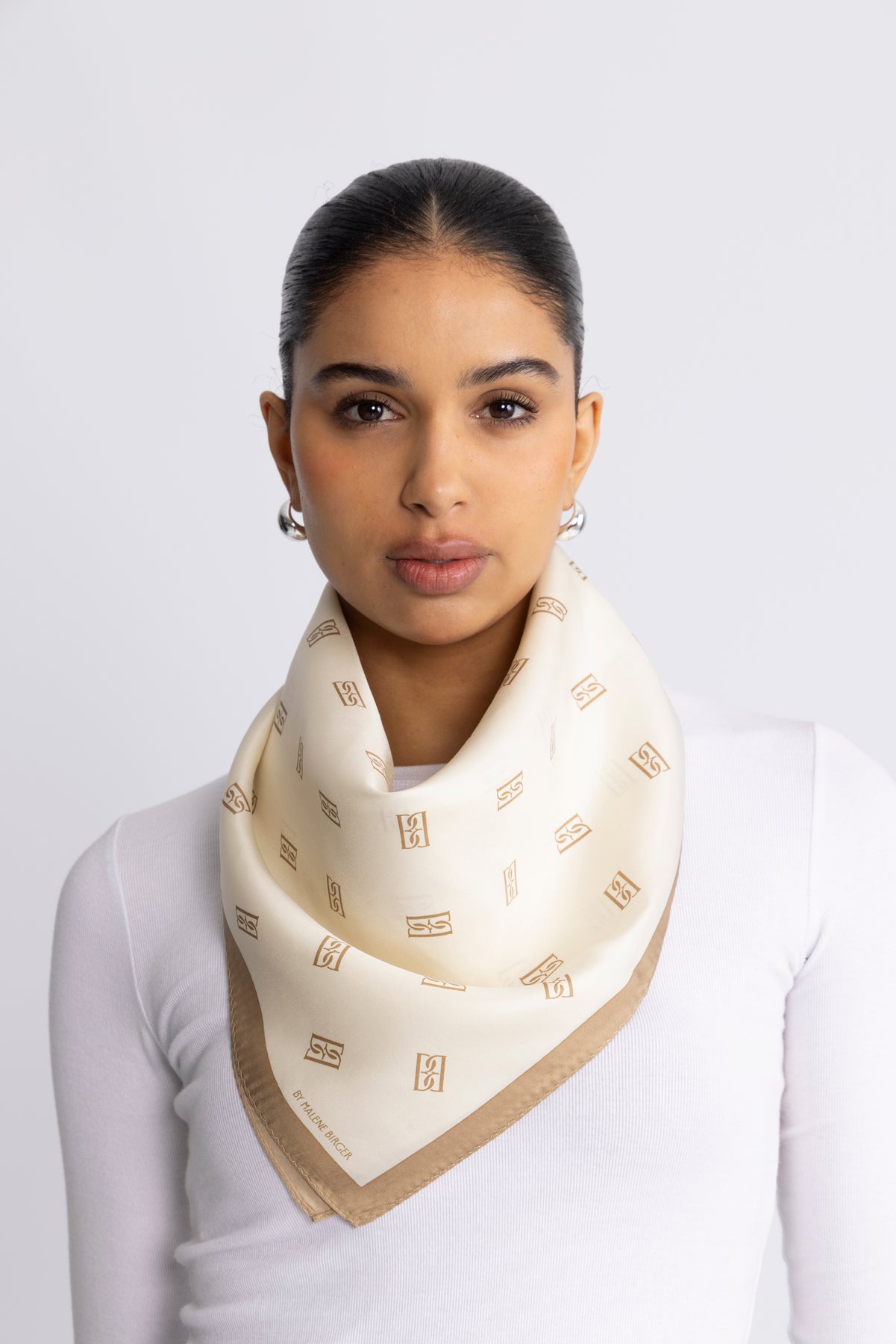Monnas Sidenscarf