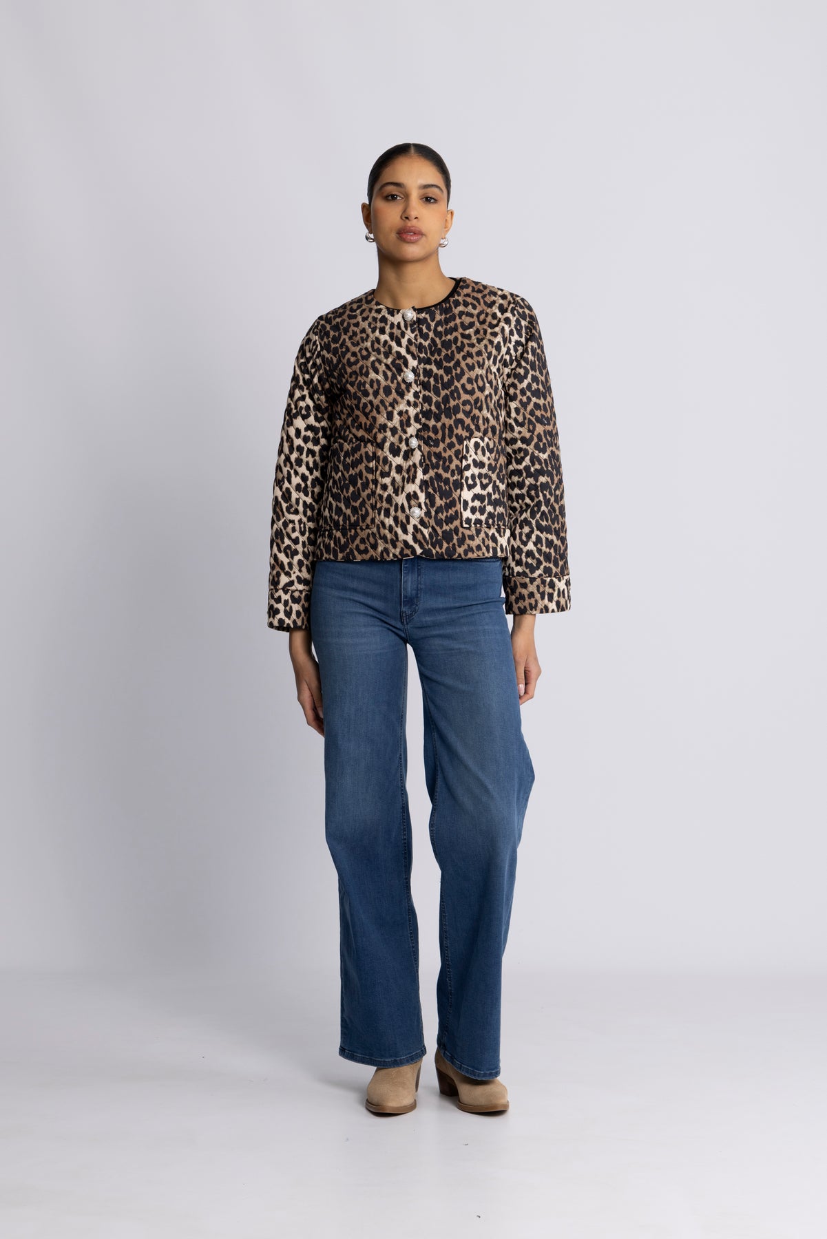 Sybille Jacka - Urban Leo