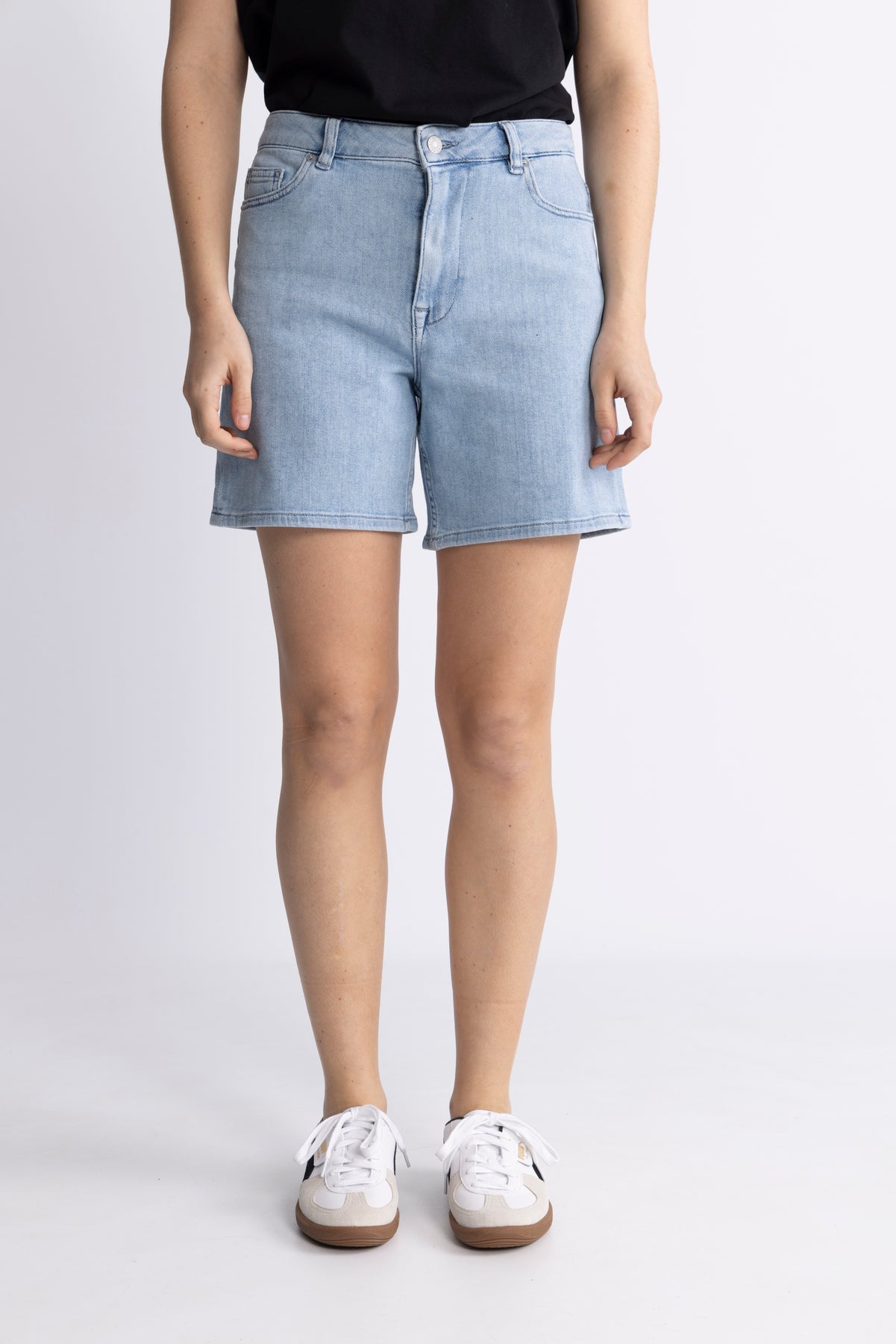 Anya-Krista Hw Denim Shorts - Light Blue Denim