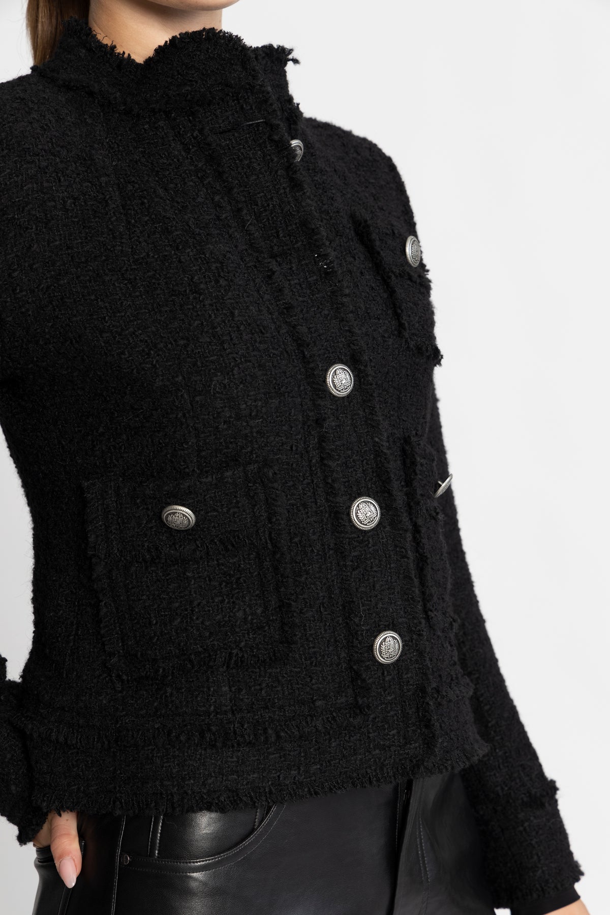 6811 Light Chili - Ebony Black