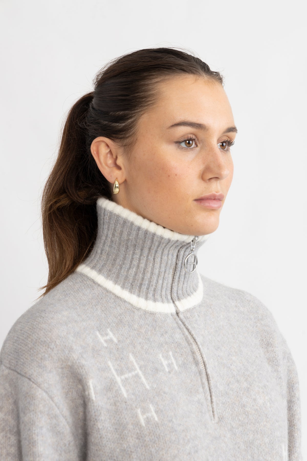 Iben Zip Sweater - Light Grey With White