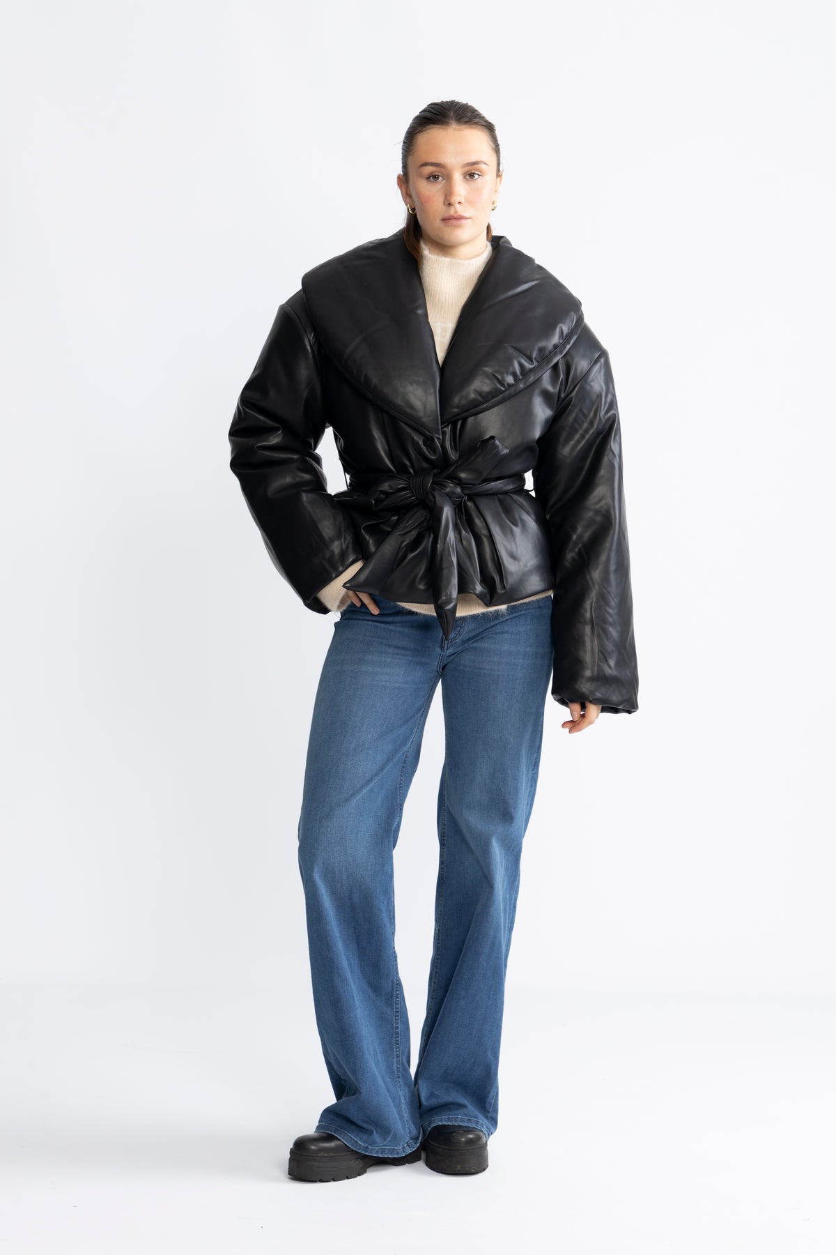 Belted Puffer Jacket - Svart