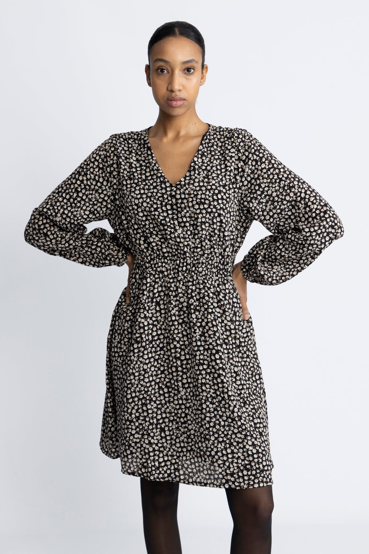 Moss Copenhagen Zeida Rhian Short Dress Aop - Black Flower