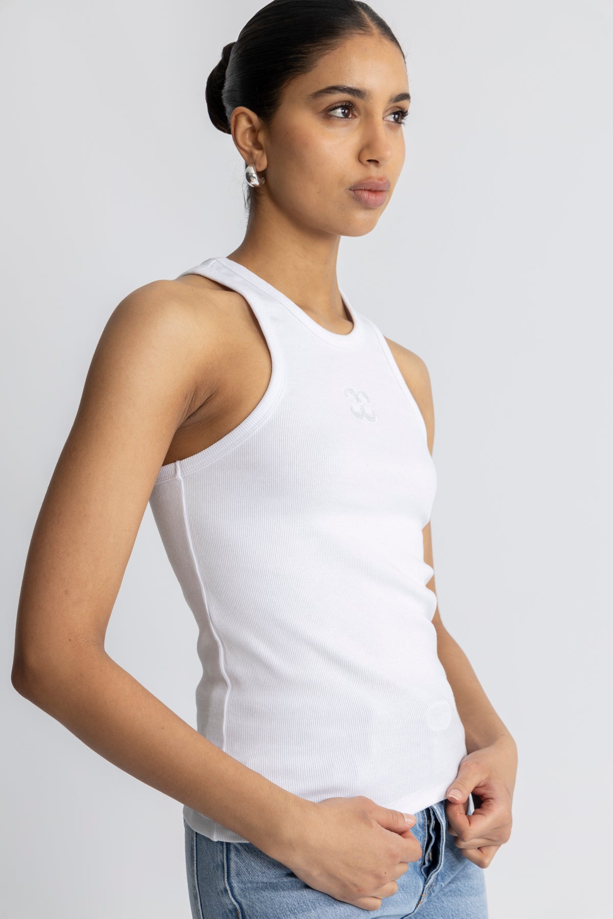 Saharacc Embroidery Tank Top - Vit