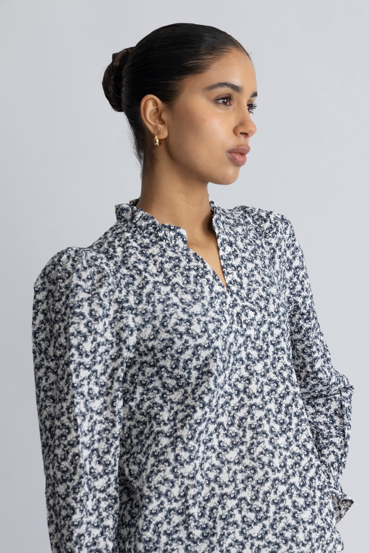 Jenny Blus - Navy Rosehip Print