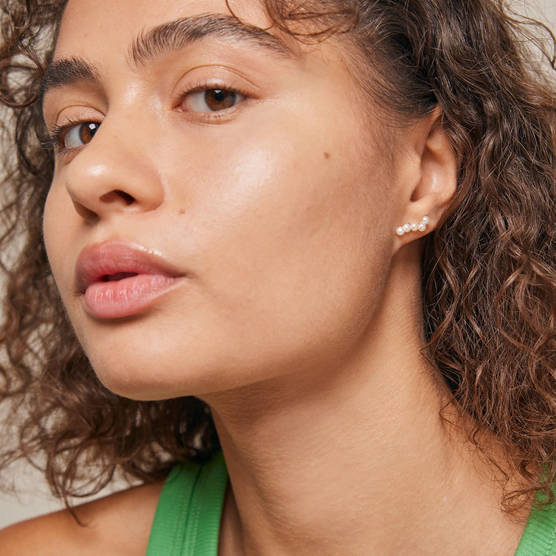Evie Studs Pearls - Guld