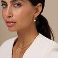 Pearl Drop Huggie Hoops - Pärla