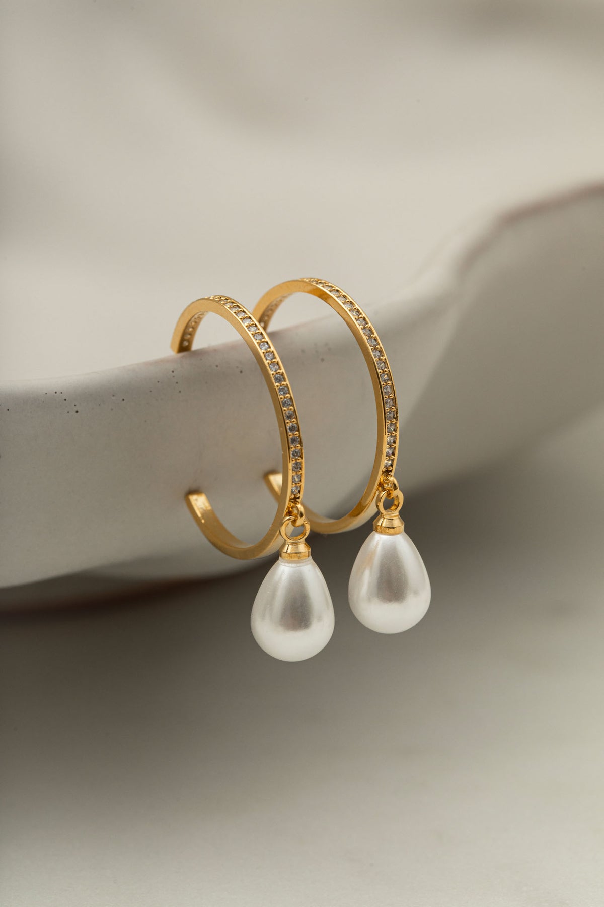 Fine Pave Peardrop Pearl Mid Size Hoop - Pale Gold