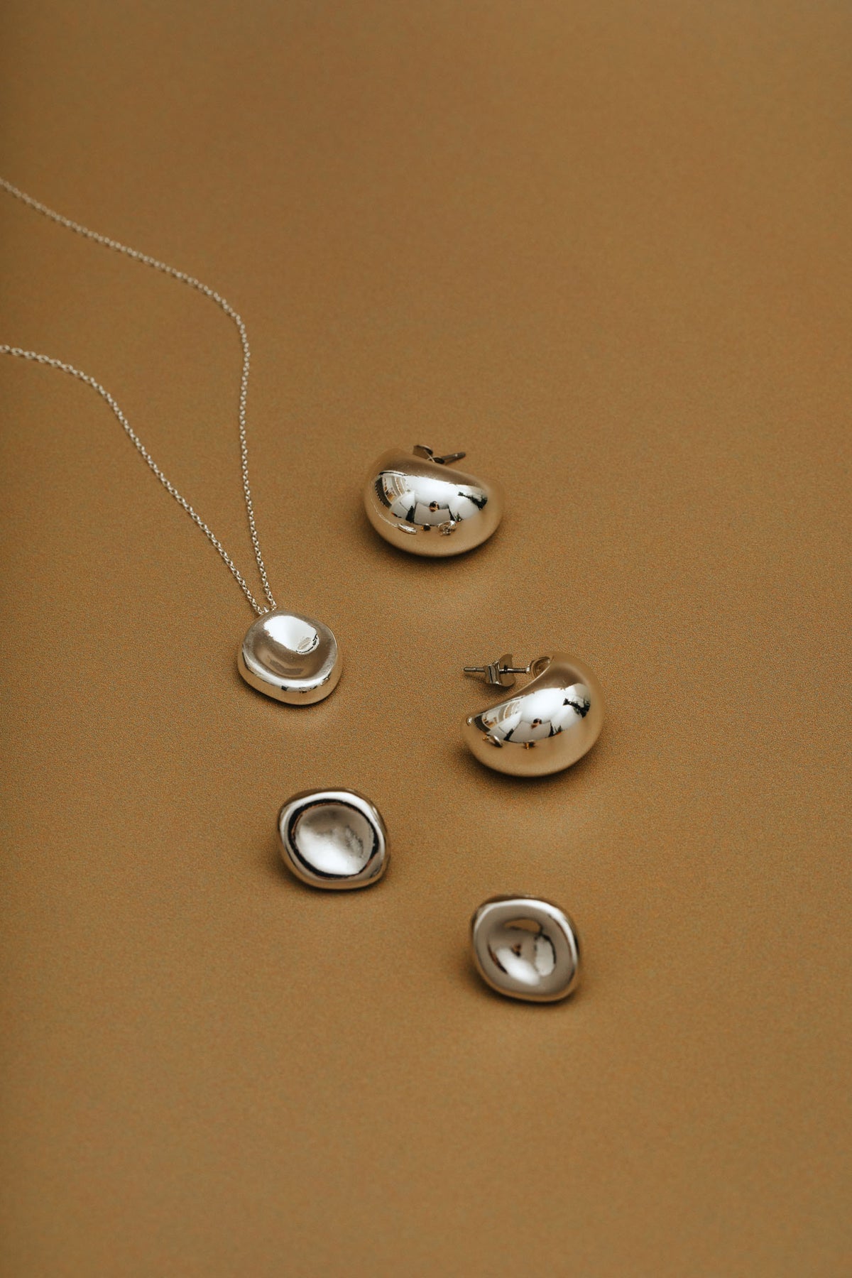 Statement Domed Tapered Örhängen - Silver