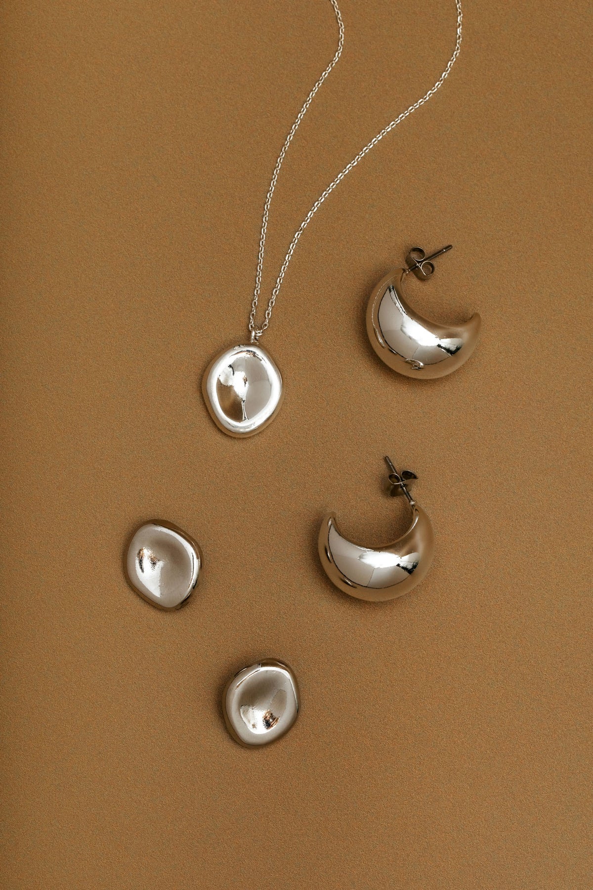 Statement Domed Tapered Örhängen - Silver