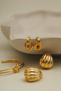 Statement Voluminous Curved Drop Earring - Guld
