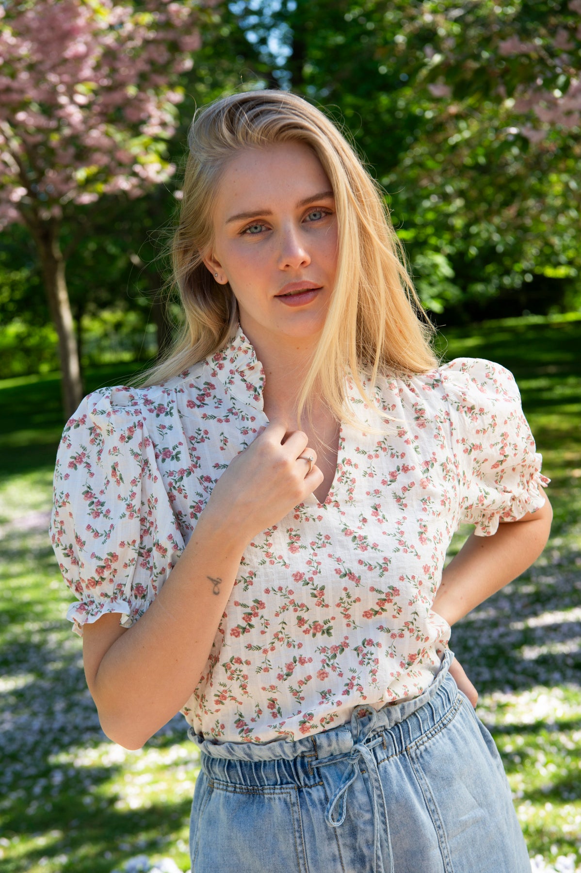 Signy Blouse - White Pink