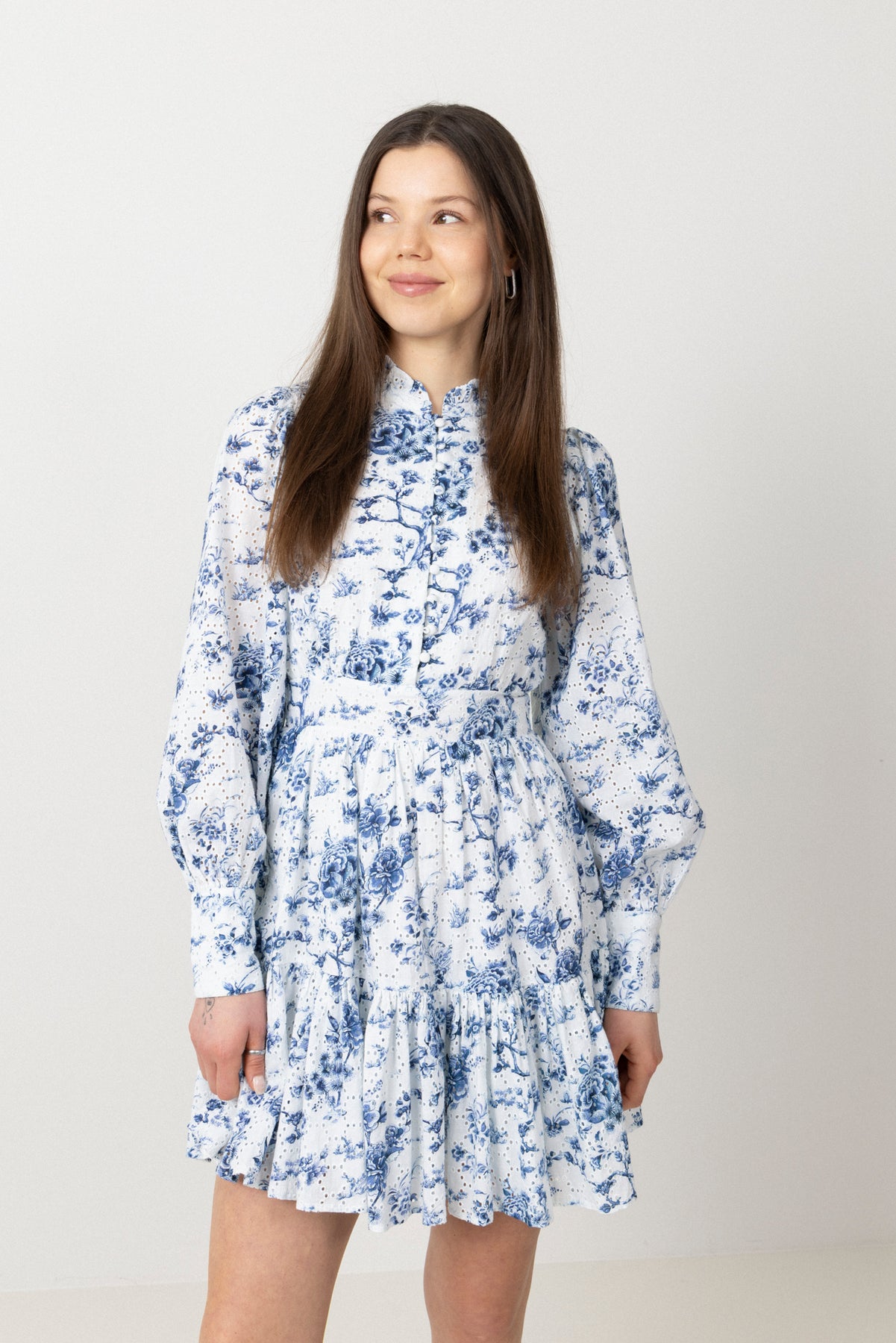 Liv Porcelain B Anglaise Klänning - Off White/Blue