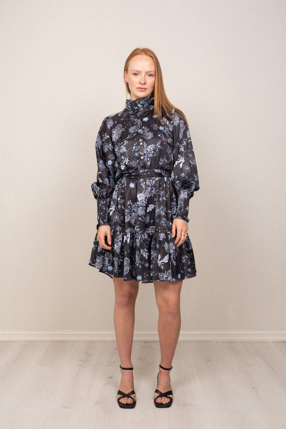Saga Wide Dress - Dark Blue Paisley