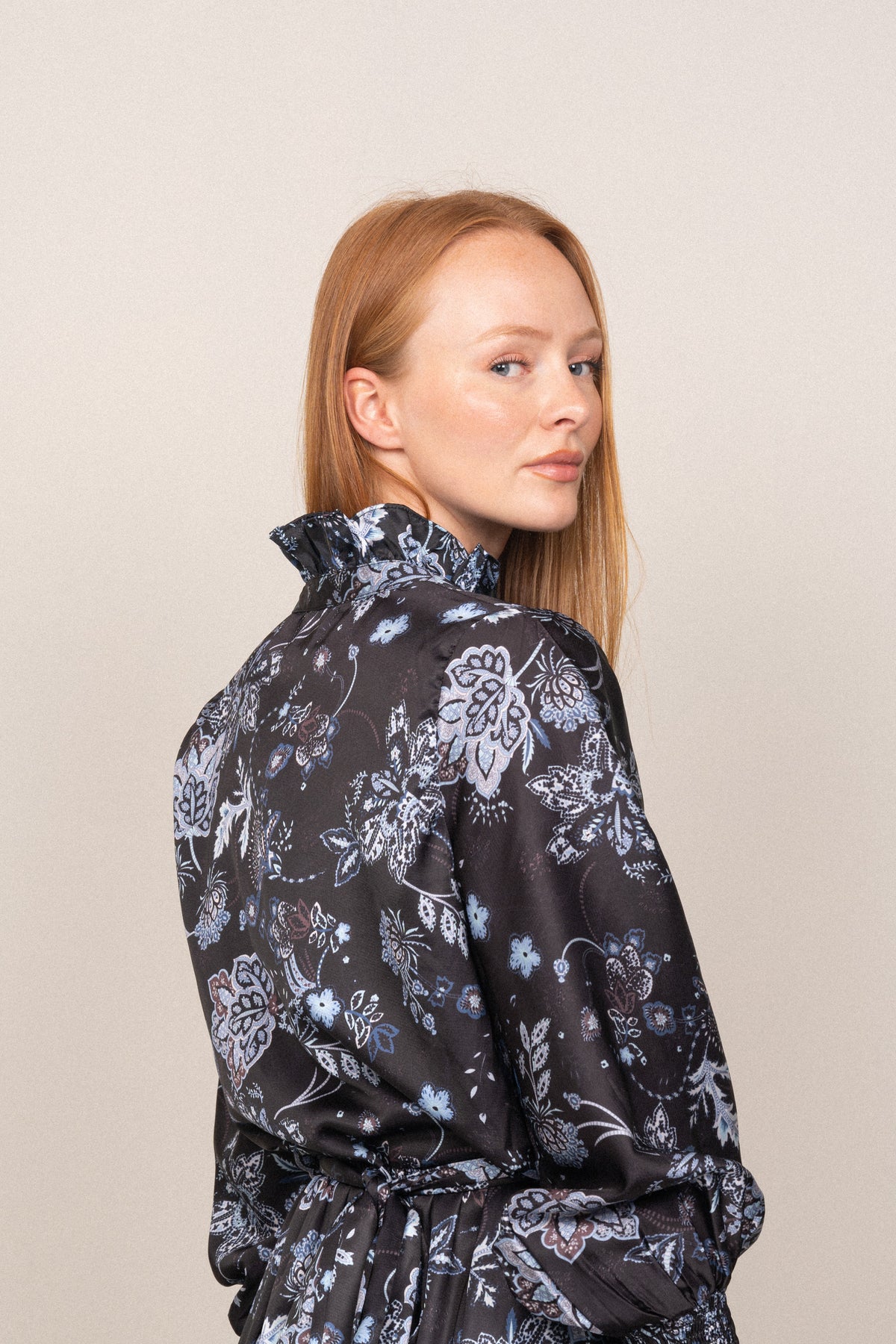 Saga Wide Dress - Dark Blue Paisley