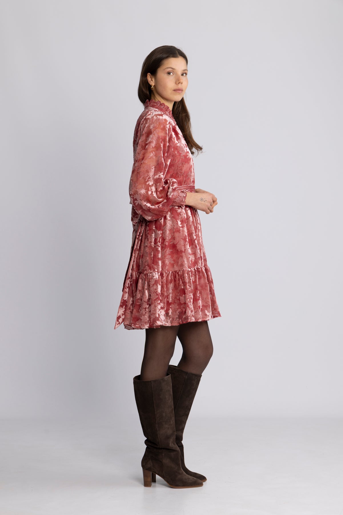 Saga Wide Velvet Flower Dress - Rosa Blomster