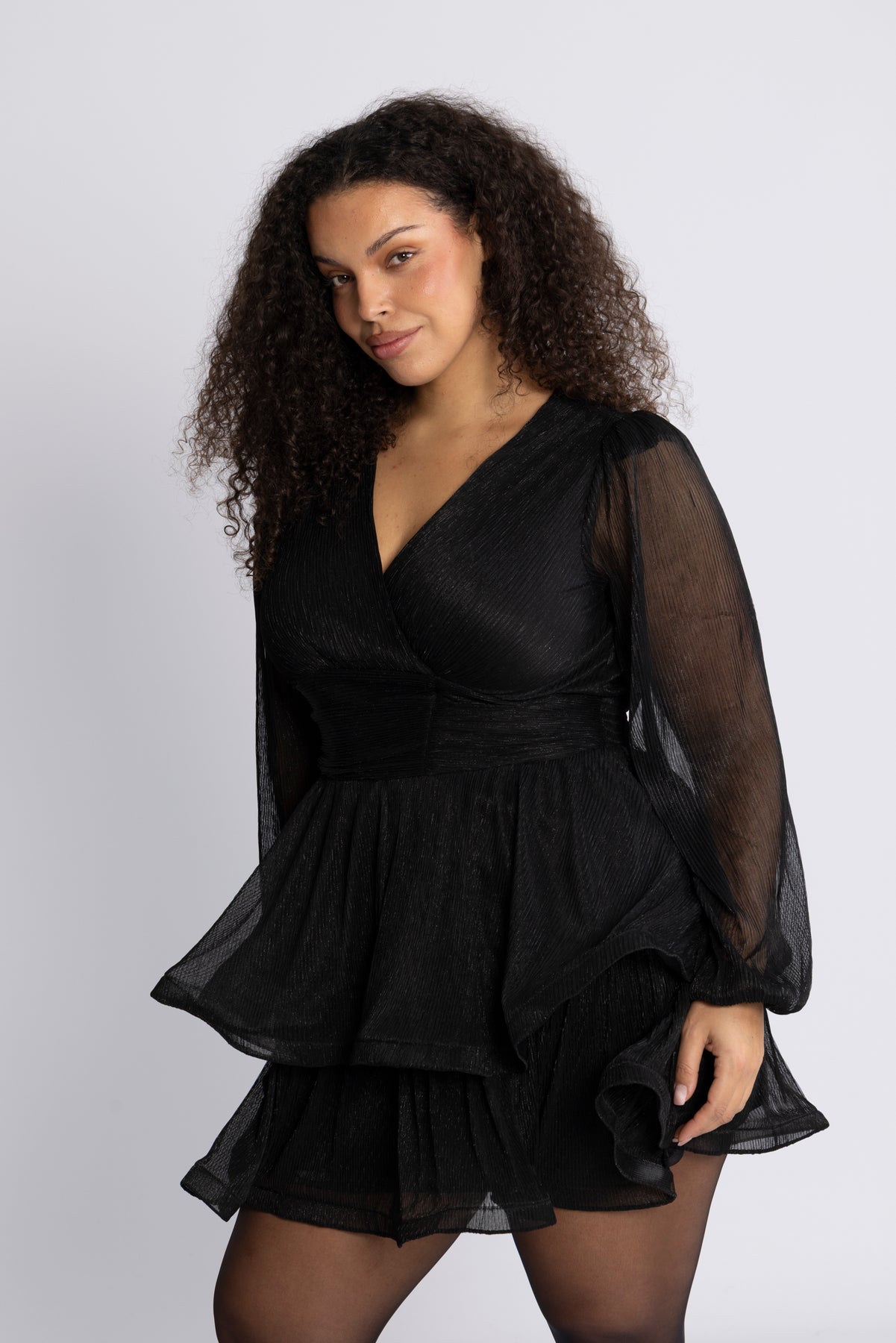 Jade Wave Plisse Dress - Svart