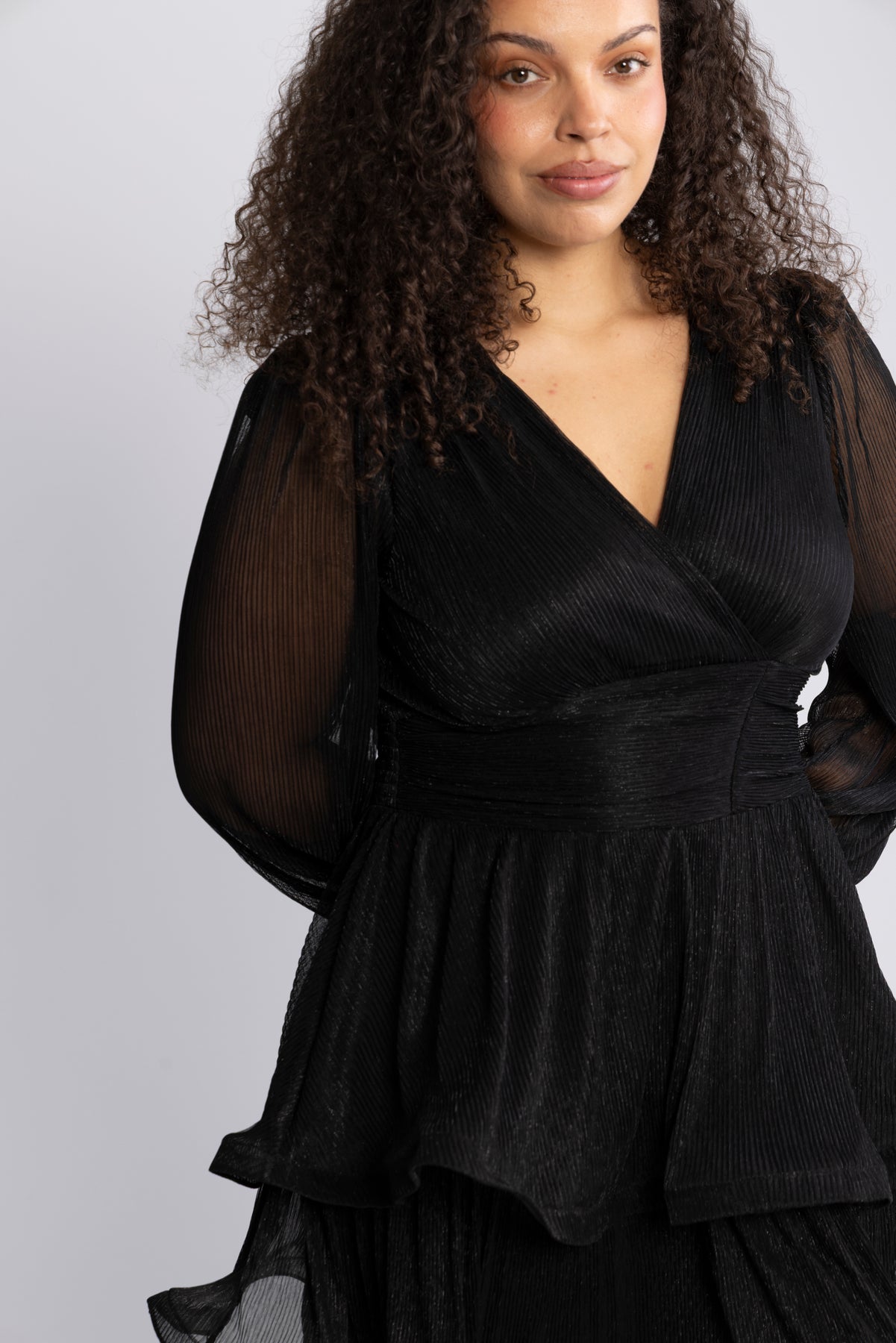 Jade Wave Plisse Dress - Svart